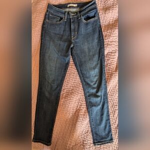 EUC Levi's Women's 721 High-Rise Skinny Dark Wash Jeans Size 28